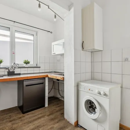 Monteur - Fuer Bis Zu 4 Personen In 65462 - Gg15 *