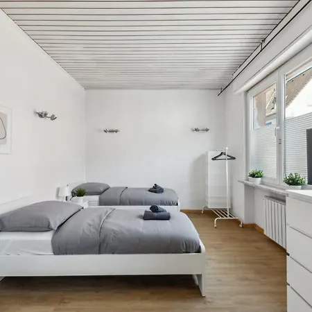 Monteur - Fuer Bis Zu 4 Personen In 65462 - Gg15 Apartment *