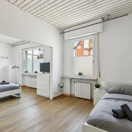 Monteur - Fuer Bis Zu 4 Personen In 65462 - Gg15 *