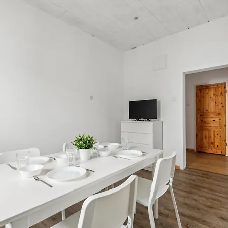 Monteur - Fuer Bis Zu 5 Personen In 65462 - Gg15