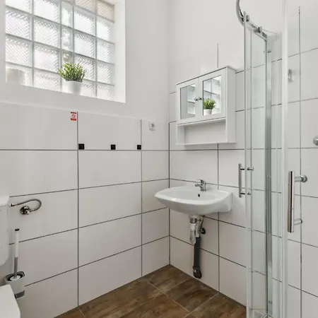 Monteur - Fuer Bis Zu 4 Personen In 65462 - Gg15 *