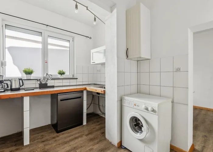 Monteur - Fuer Bis Zu 5 Personen In 65462 - Gg15 *