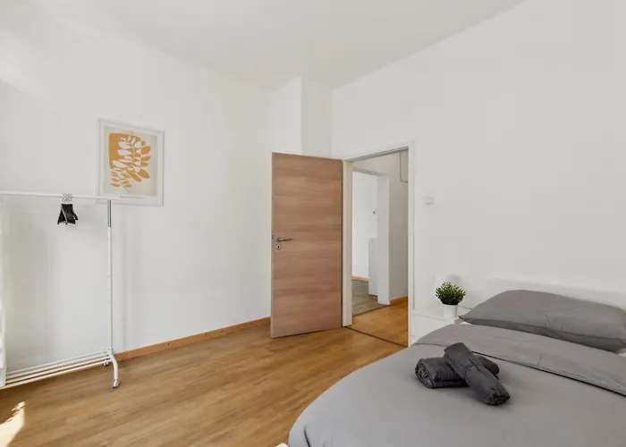 Monteur - Fuer Bis Zu 5 Personen In 65462 - Gg15 * Ginsheim-Gustavsburg