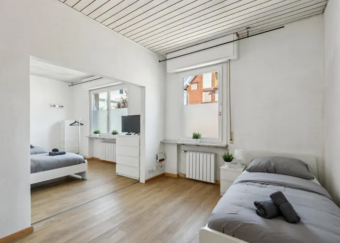 Monteur - Fuer Bis Zu 5 Personen In 65462 - Gg15 *